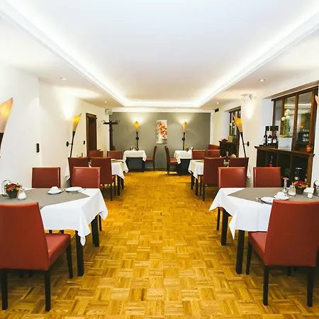 Schultes Hotel *